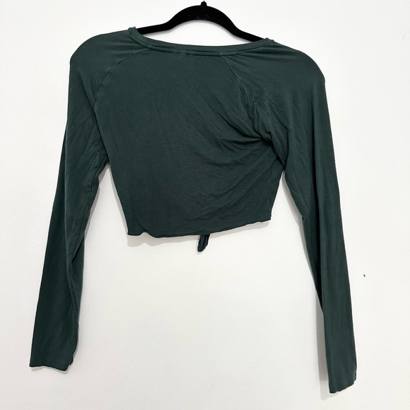 Alphalete Dark Green Tie Front Cropped Long Sleeve Xs - Picture 3 of 4